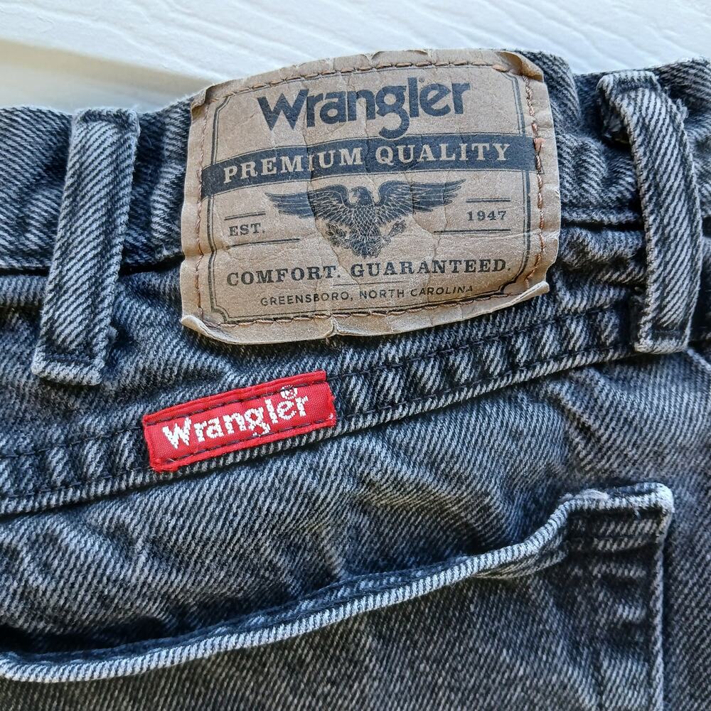 Wrangler Relaxed Fit Black Denim Jean Cutoffs 36" waist cotton shorts jorts - Picture 3 of 12